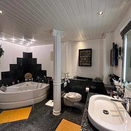 Haus Am Kanal. Lübeck